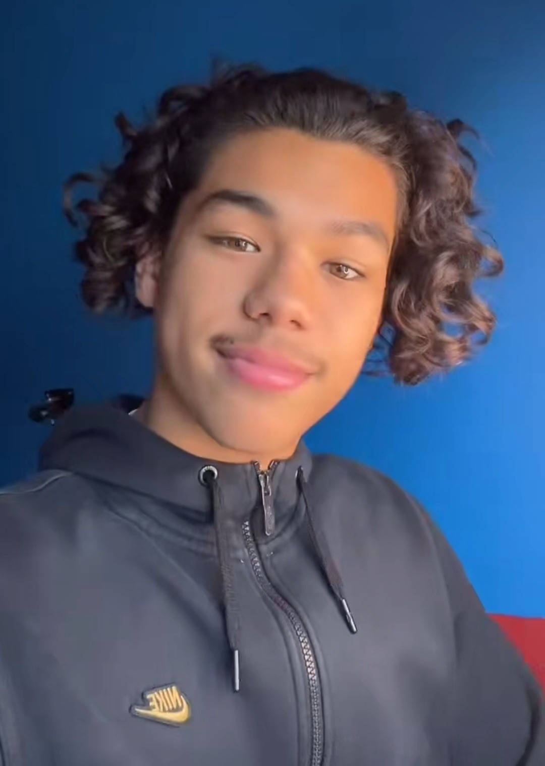 Bajram - Tolochenaz - Vaud | Rencontre Discrète